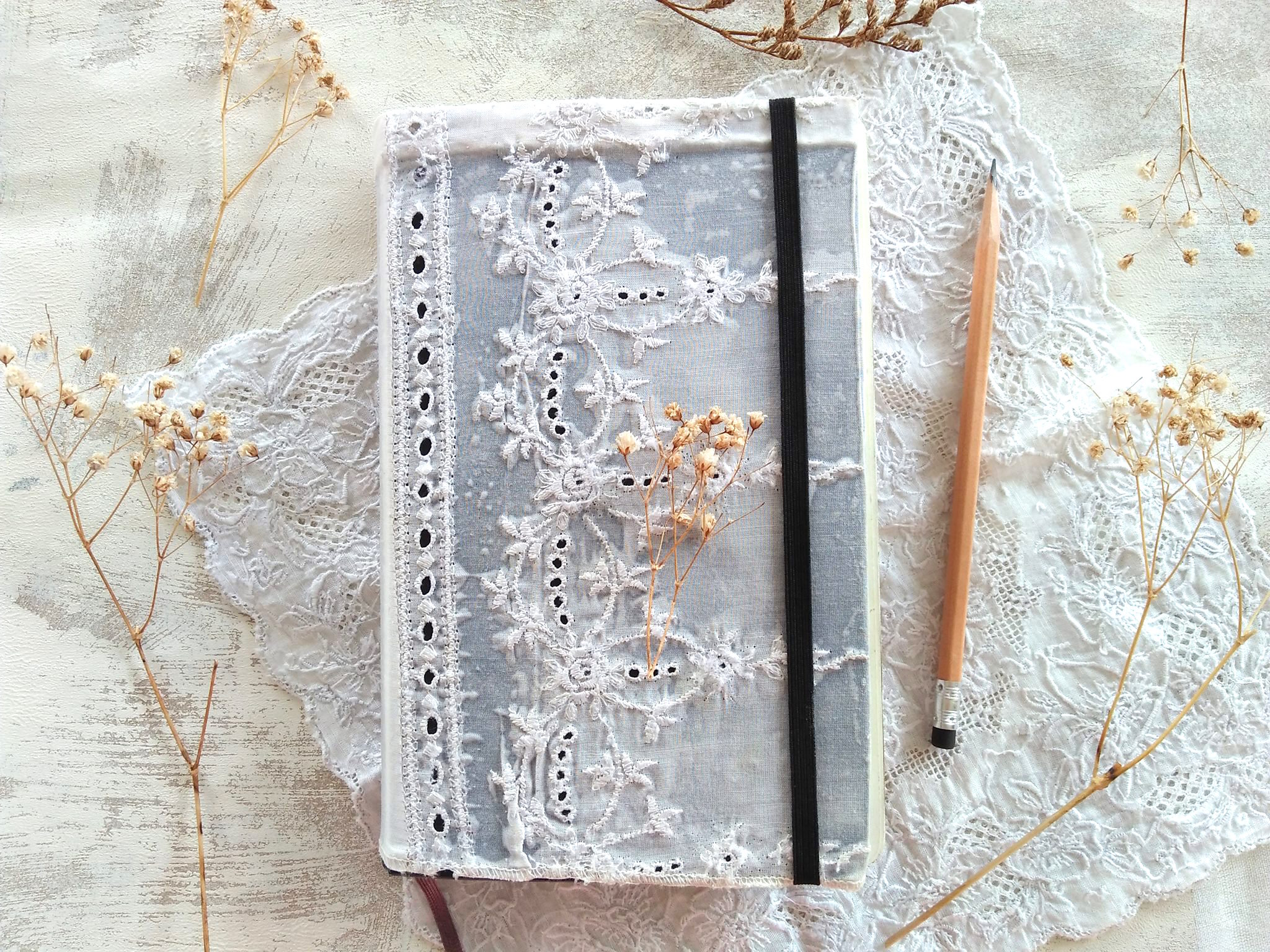 set1_zine_yodchattinyline_moleskine_aday1